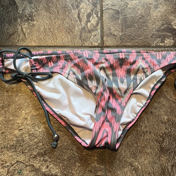 Women’s Bathing Suit Bundle 20 pieces + - Picture 4 of 16